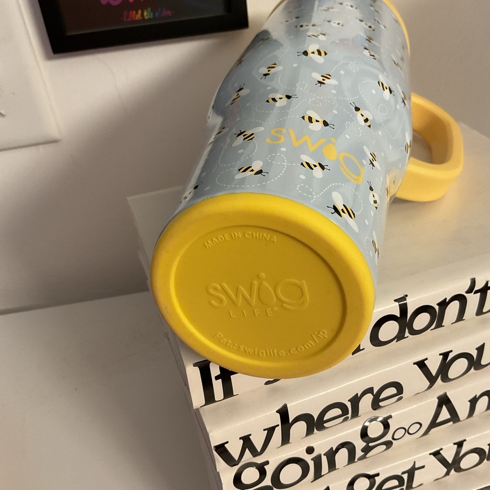 Bee Pattern Tumbler with Straw - Picture 3 of 4